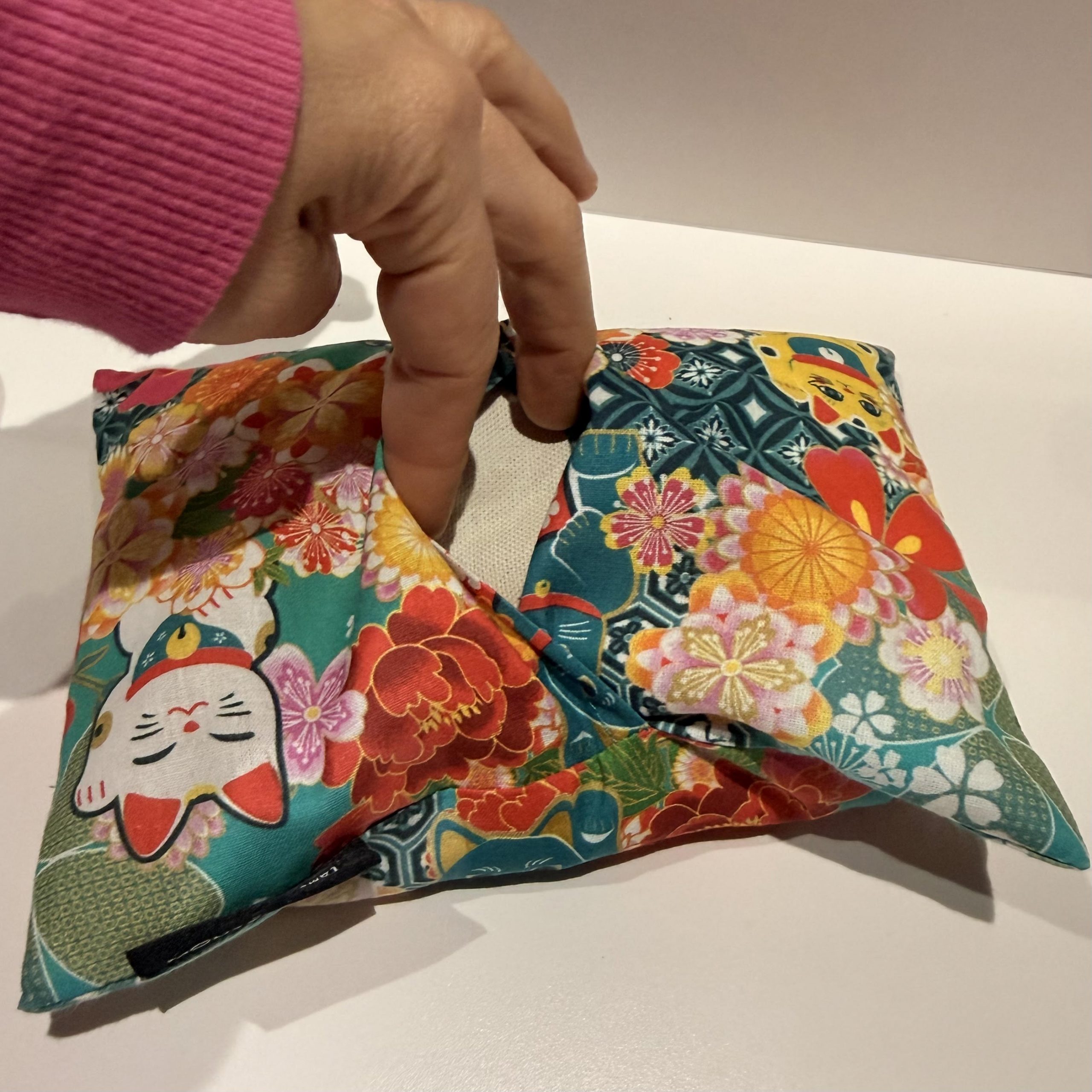 Petite Bouillotte sèche naturelle graines de lin bio "Maneki Neko"